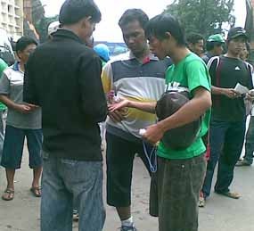 Tiket Habis, Calo Berkeliaran
