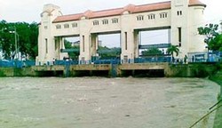 Menteri PU: Retak Katulampa Tak Pengaruhi Banjir Jakarta