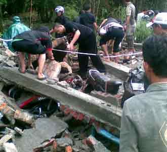 Tembok Roboh Timpa 30 Motor Tembok Roboh Timpa 30 Motor