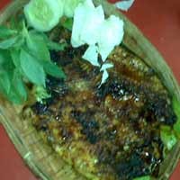 Makan Ikan Bakar Aroma Daun Pisang Yuk!
