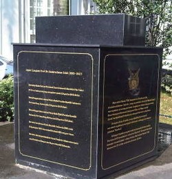 Mahasiswa FK UI Cari Patung Pak Karbol di Penampungan Besi