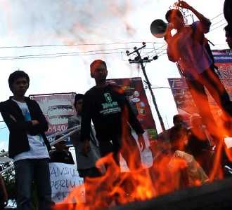 Aksi Kecam SBY-Boediono di Makassar