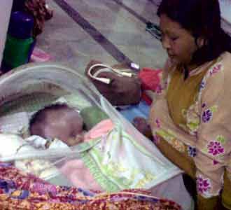 Bayi Penderita Hydrochepalus Nginap di Masjid
