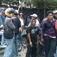 Dianggap Sewenang-wenang, Ratusan Buruh Furniture Mogok Kerja