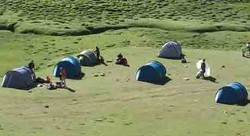 Kemah buat Pendukung Berkantong Cekak