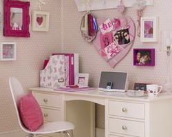 7 Must Have Items in Office Desk