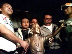 Gugatan Patung Obama Dicabut dari PN Jakpus