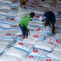 Tak Punya Izin Bongkar, 35 Ribu Ton Gula Thailand Disegel