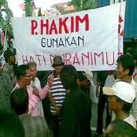 Warga Oso Wilangon Desak Hakim Netral Kasus Tanah