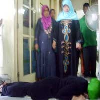 Daftar Cabup, Ratih Sanggarwati Jalani Ritual Langkahan 