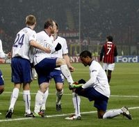 San Siro Milik MU