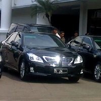 Berlagak Jadi Pejabat, Orang Latah Beli Mobil Menteri