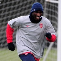 Kans Campbell Unjuk Gigi di Sarang Naga