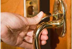 Obsesi Tidak Masuk Akal si Penderita OCD