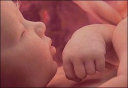 Mengenalkan Dua Bahasa Sejak Bayi Dalam Kandungan