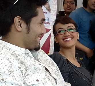 Jupe dan Gaston Bertatap Mesra