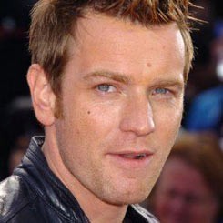 Ewan McGregor Suka Bugil & Mencium Pria
