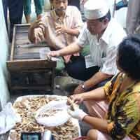 Cak Ucup Sambangi Kampung Ceker 