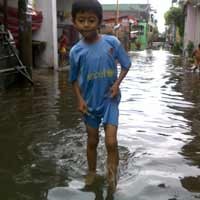 Bulak Banteng Tergenang Air, Aktivitas Warga Terganggu 