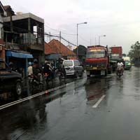 Ada Genangan Air, Jalan Kalianak Macet 