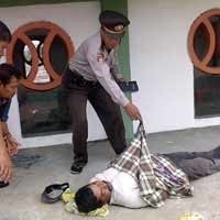 Kuli Bangunan Tewas Tersengat Listrik Atap Masjid 