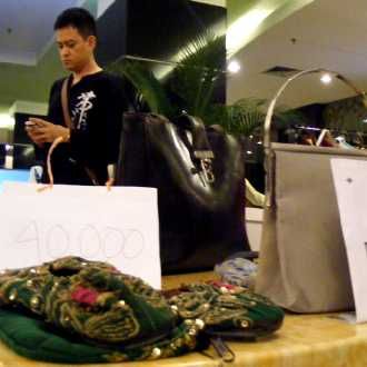 Artis Bandung Obral Koleksi Pakaian