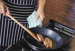 Risiko Kanker dari Menggoreng Daging di Kompor Gas