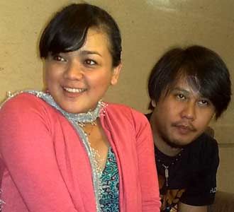 Nirina-Ernest Haramkan Kamper di Rumah