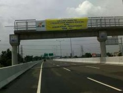 Jadi Pengguna Pertama Tol JORR W1, Boediono Bayar Pakai e-toll Card