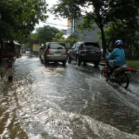 Tanggul PLTGU Muara Karang Jebol, Jl Pluit Utara Tergenang 50 Cm