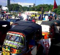 Sopir Taksi dan Bajaj Demo DPR