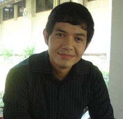 Dude Herlino Senang Digosipkan Berpacaran dengan Velove