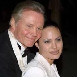 Angelina Jolie Berdamai Dengan Sang Ayah