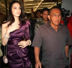 Nia Ramadhani-Aburizal Bakrie Makin Kompak