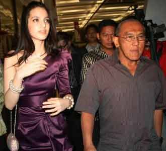 Serasinya Nia Ramadhani dan Aburizal Bakrie