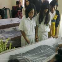 Teman & Kerabat Beri Penghormatan Terakhir 