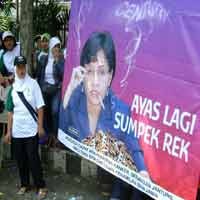 Ribuan Buruh Rokok Demo Bea Cukai Malang