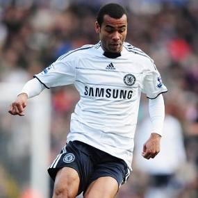 Ashley Cole Terancam Sanksi Chelsea  