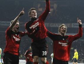 Mertesacker Gagalkan Kemenangan Leverkusen