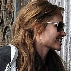 Dokter Bedah Ramai-ramai Komentari Benjolan Aneh Jolie