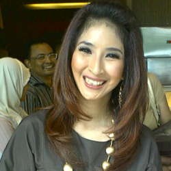 Novita Angie: Sekolah Dulu, Baru jadi Artis