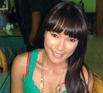 Jenny Cortez Dengan Tank Top Hijau