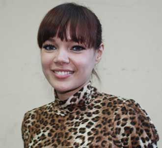 Dewi Sandra Berkostum Macan