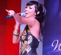 Shanty Seksi Berbalut Batik