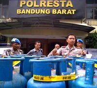 Sunat Tabung Gas, Dudung Cs Diringkus