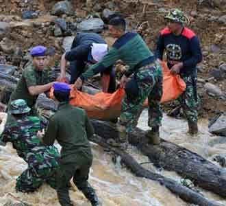 Evakuasi Korban Longsor