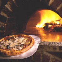 Cara Tradisional Memanggang Pizza