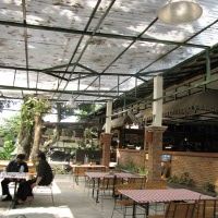 Santai Sore di Kedai Halaman