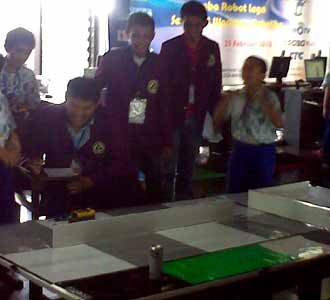 Meriahnya Lomba Robot Siswa SD