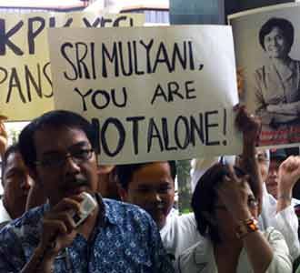 Bela Sri Mulyani, Facebooker Demo KPK